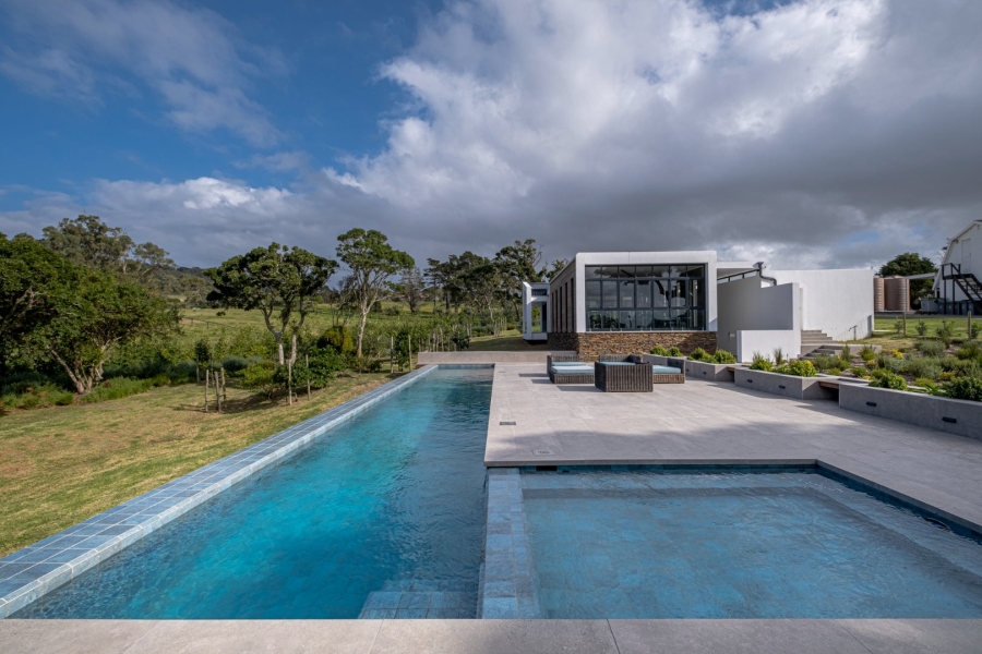 To Let commercial Property for Rent in Charlo Eastern Cape